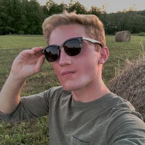 Meet your Posher, Alex